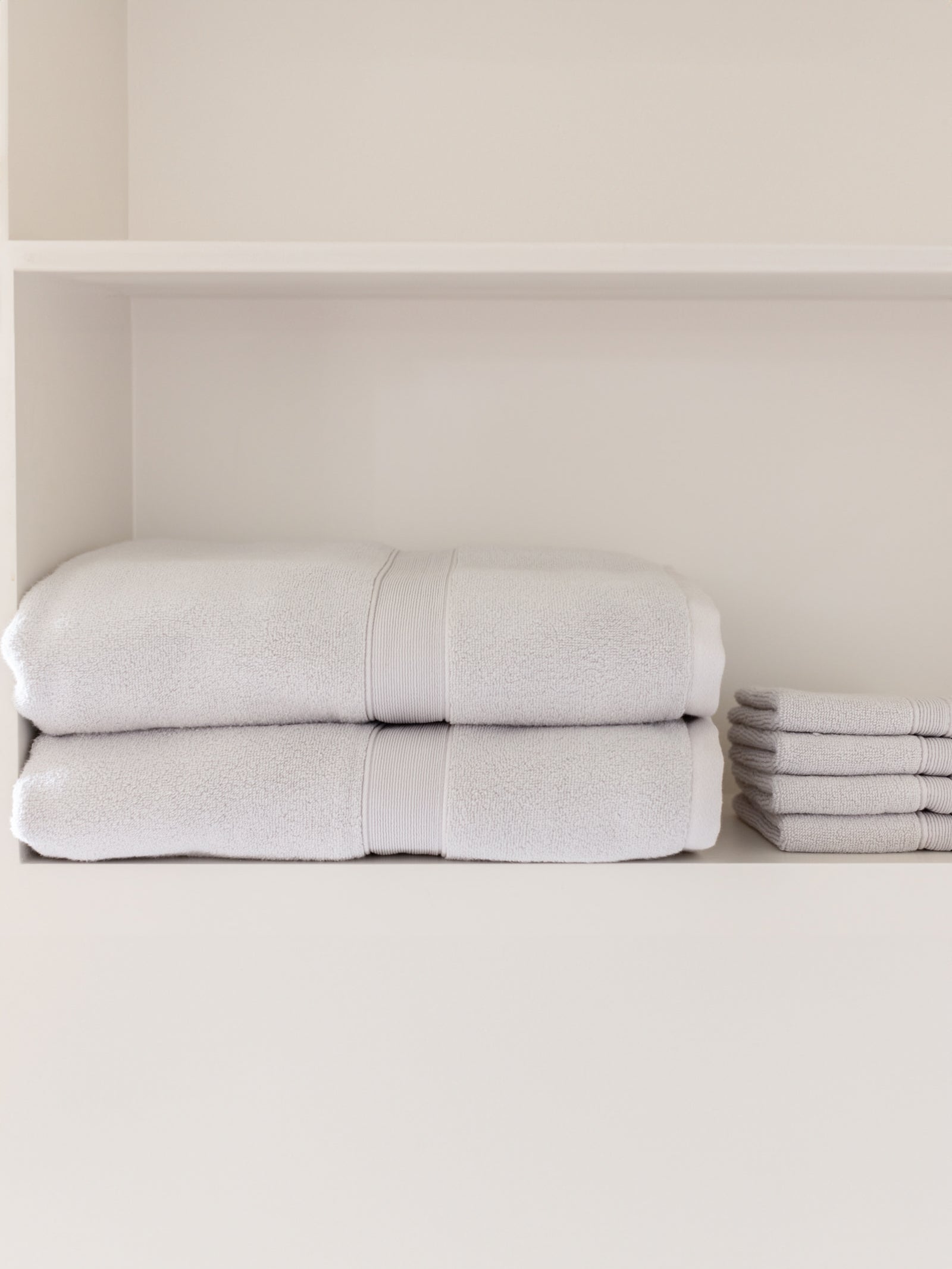 Light grey luxe bath sheets and washcloths on shelf |Color:Light Grey